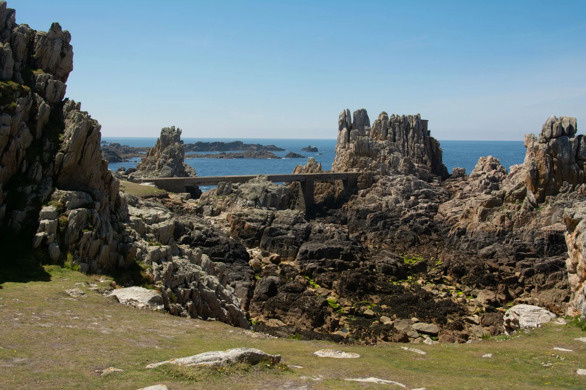 Côte rocheuse sauvage de la Bretagne