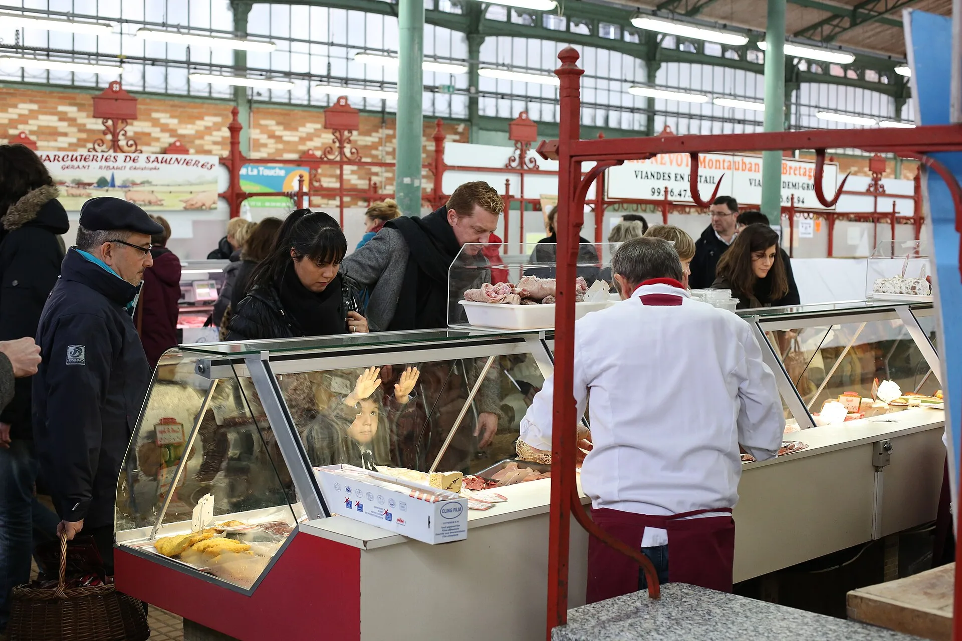 Le marché des Lices et la galette-saucisse