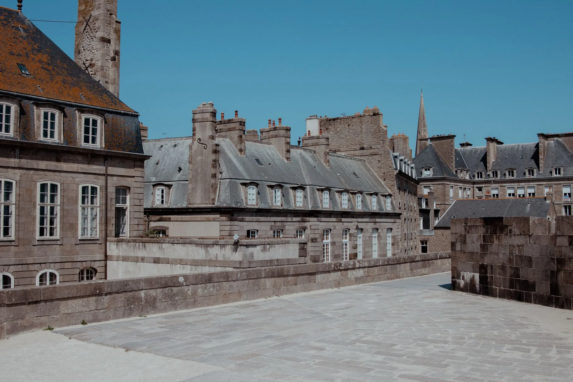️ L'intra-muros : ruelles, places et cathédrale